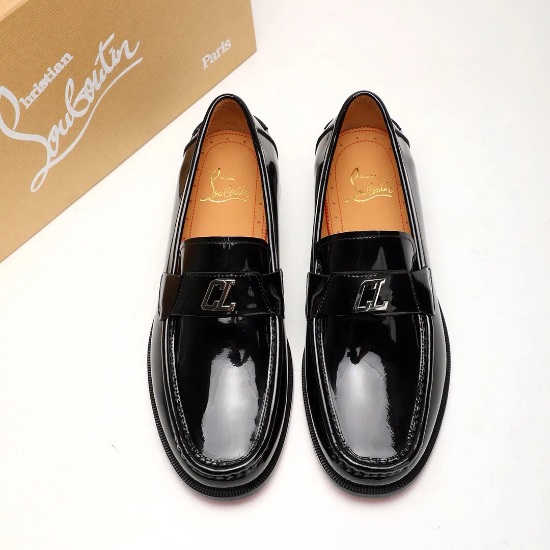 Batch 1,080 yuan 💰••New real shots••CL～High-end men’s 👔casual•loafers with red soles! ••🆑Genuine and top-quality goods from original orders ••✅💯 Purchase goods from top-quality original orders! Original imported patterned cowhide ➕Imported cowhide lining ➕Cowhide feet ➕Original leather outsole~🉑️Feel free to compare the authentic ones! Size: 38-44 (45.46.47 can be customized)